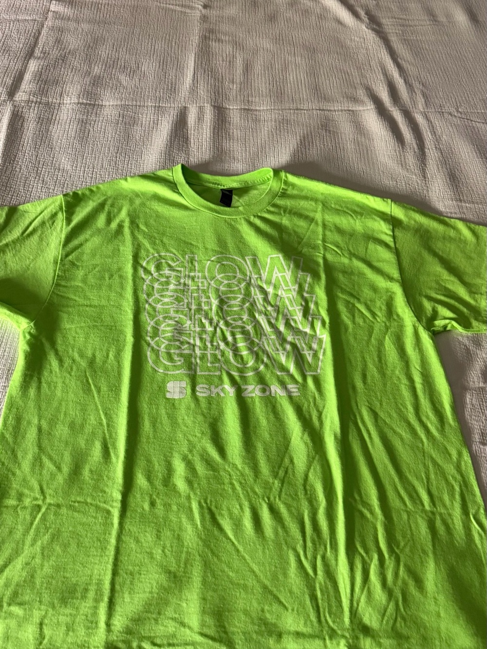Skyzone glue in dark Gildan Neon Green 'Glow' Graphic Short Sleeve Tee adult xl